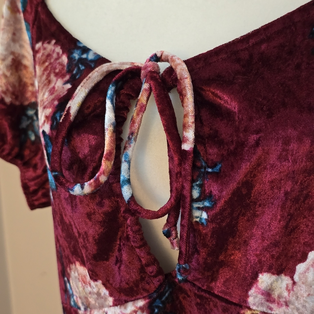 Blue Leopard Women's 1X Red Floral Velvet Midi Dress - Picture 3 of 8